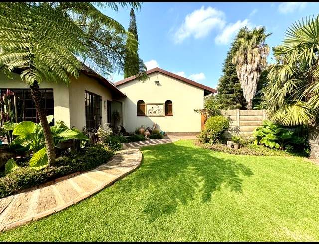 5 BEDROOM HOUSE FOR SALE IN ASTON MANOR